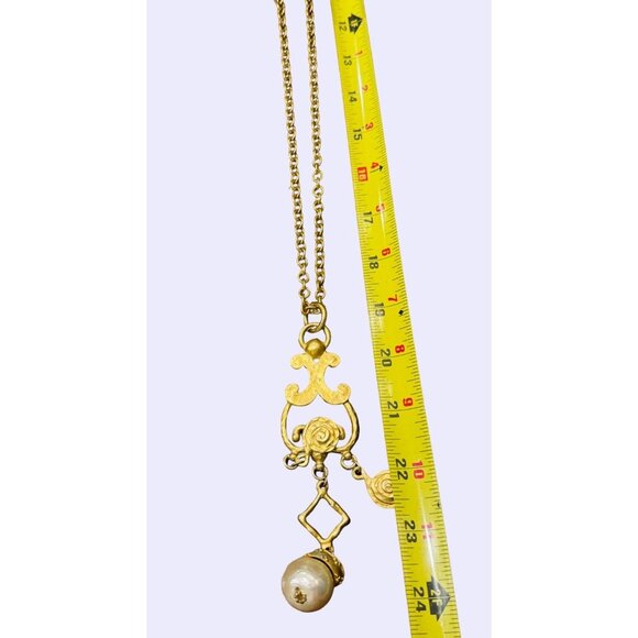 Vintage Designer Style 1980s Hammered Matte Gold Tone Scroll Pendant Necklace - Picture 7 of 9